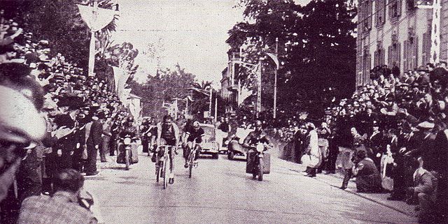 640px Marzo 1938 larrivo della Milano Sanremo in corso Cavallotti